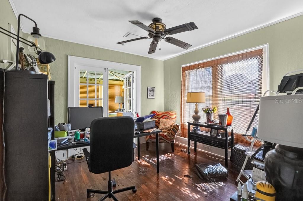 На продажу: $289,999 (2 спален, 2 ванн, 936 Квадратных фут)