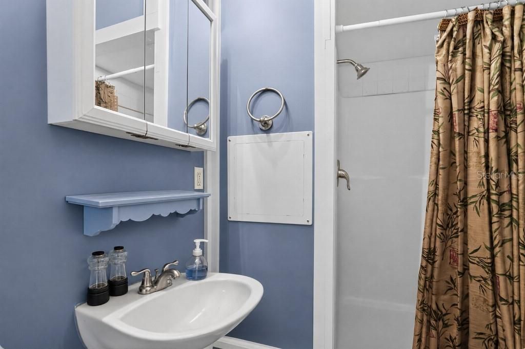На продажу: $289,999 (2 спален, 2 ванн, 936 Квадратных фут)