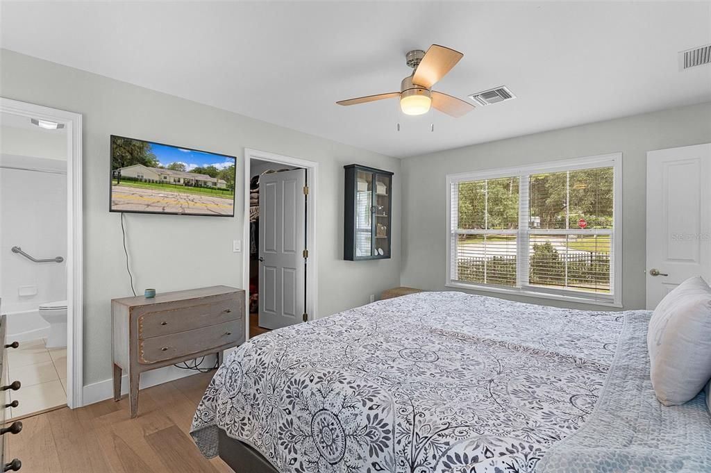 For Sale: $348,800 (3 beds, 2 baths, 1677 Square Feet)