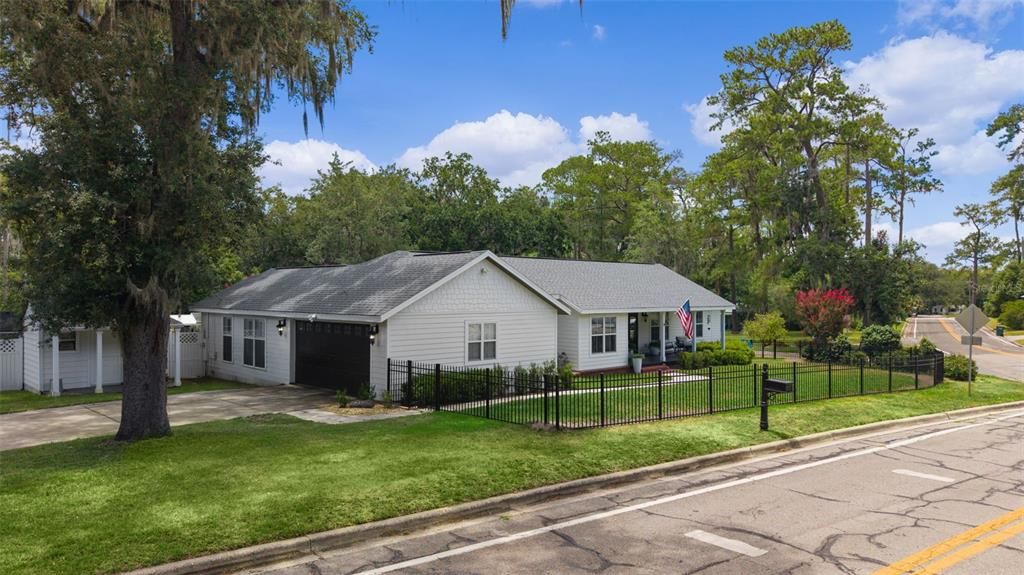 For Sale: $348,800 (3 beds, 2 baths, 1677 Square Feet)
