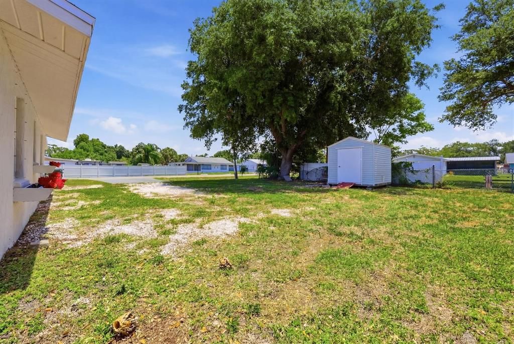 For Sale: $289,000 (2 beds, 1 baths, 837 Square Feet)