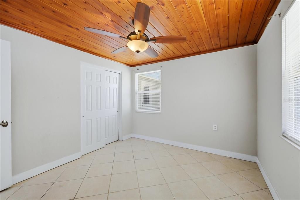 For Sale: $289,000 (2 beds, 1 baths, 837 Square Feet)