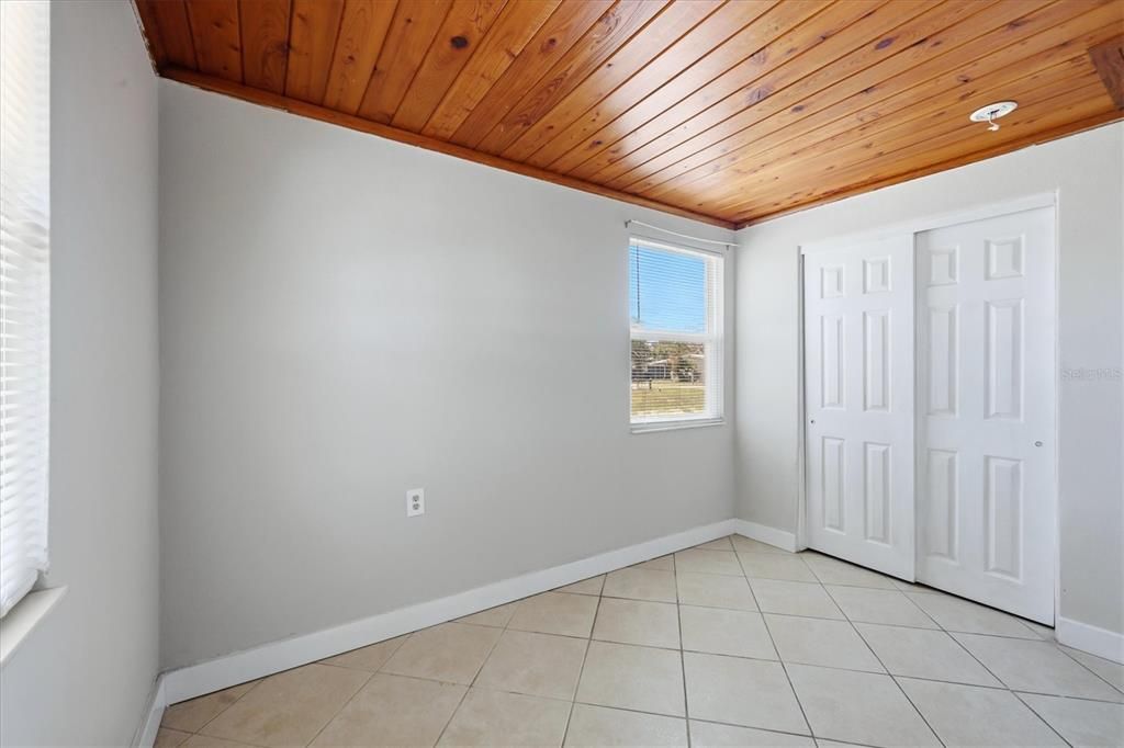 For Sale: $289,000 (2 beds, 1 baths, 837 Square Feet)