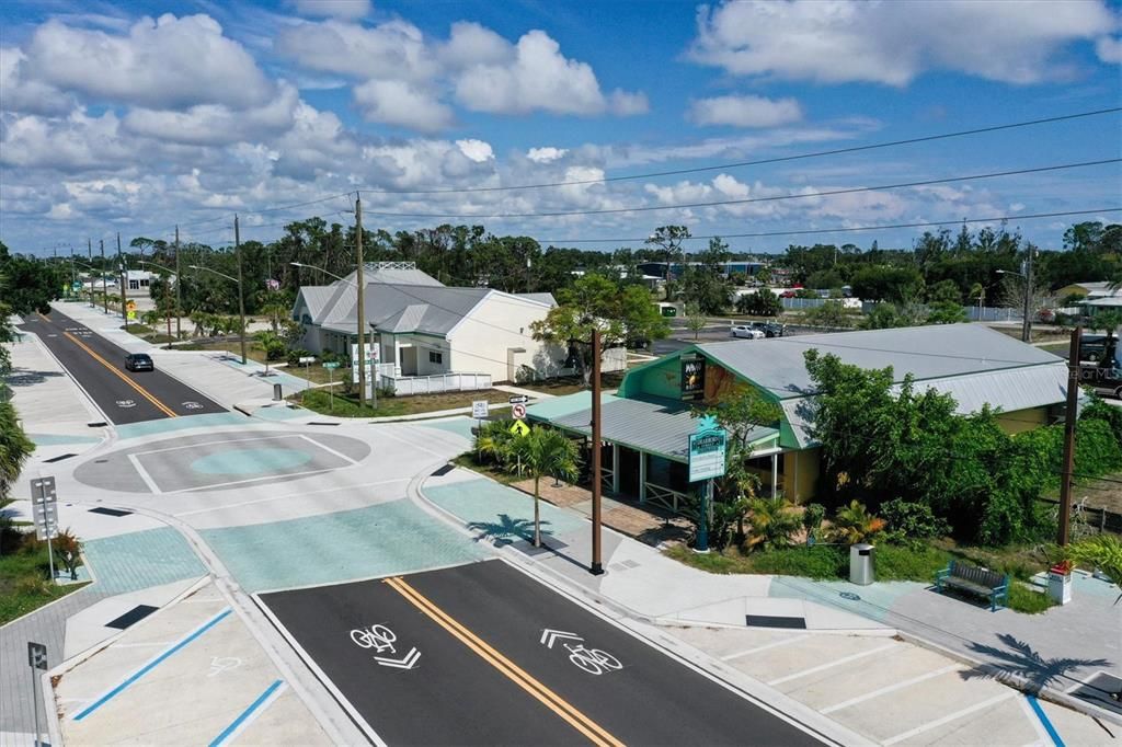 For Sale: $289,000 (2 beds, 1 baths, 837 Square Feet)