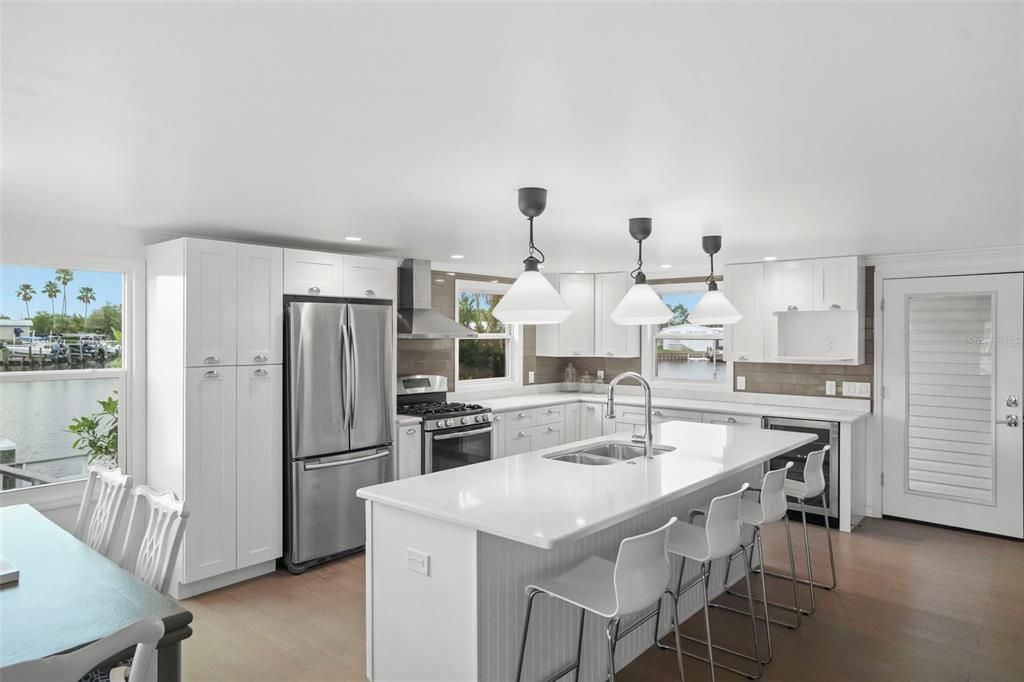 For Sale: $349,999 (2 beds, 2 baths, 1438 Square Feet)
