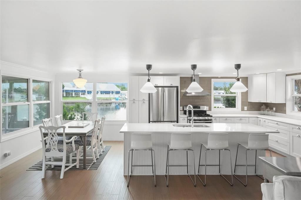 For Sale: $349,999 (2 beds, 2 baths, 1438 Square Feet)