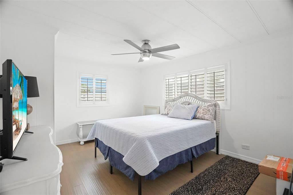 For Sale: $349,999 (2 beds, 2 baths, 1438 Square Feet)
