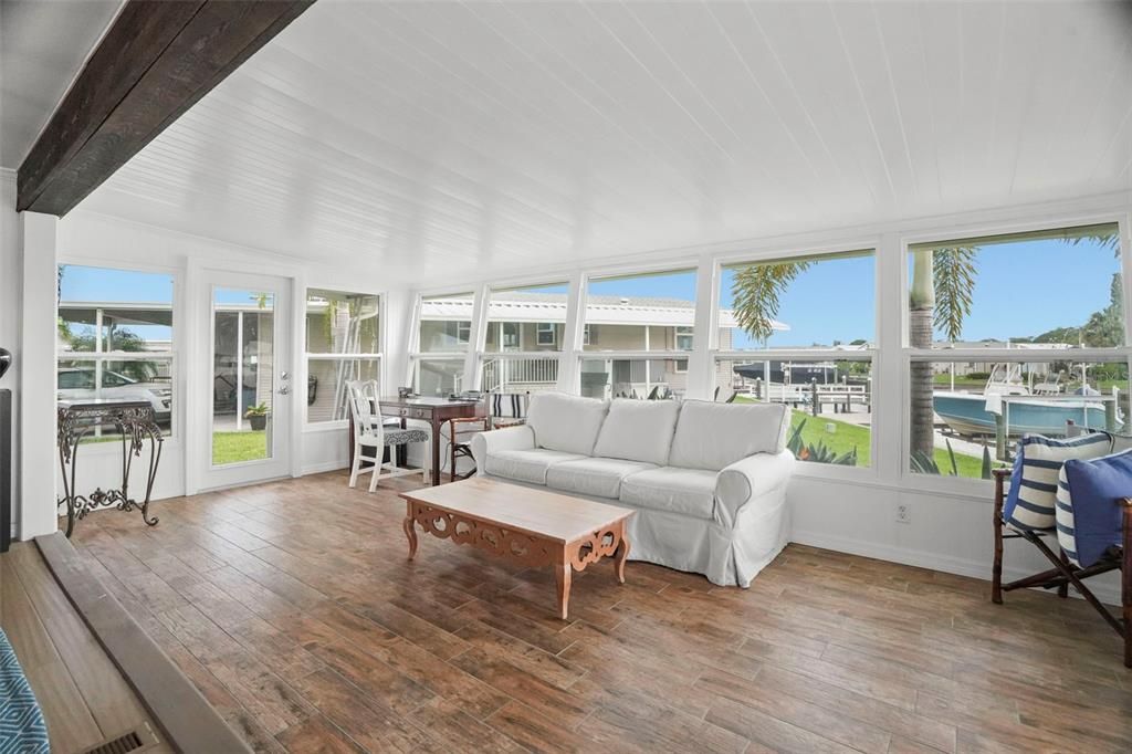 For Sale: $349,999 (2 beds, 2 baths, 1438 Square Feet)