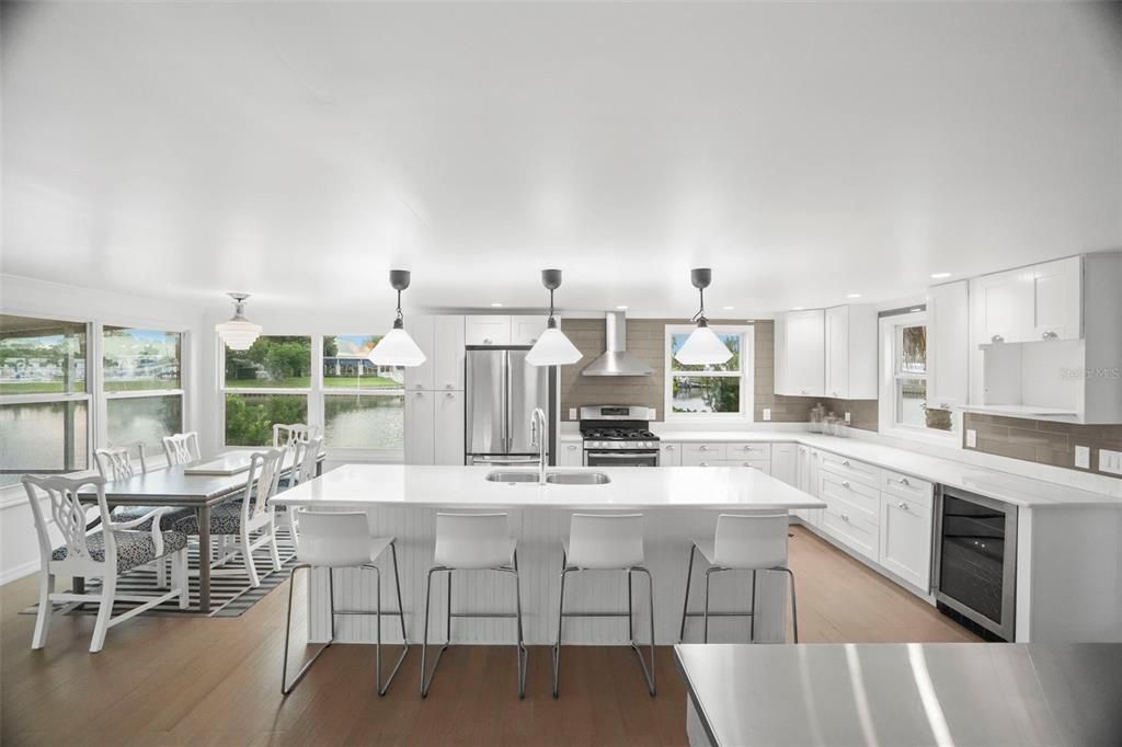For Sale: $349,999 (2 beds, 2 baths, 1438 Square Feet)