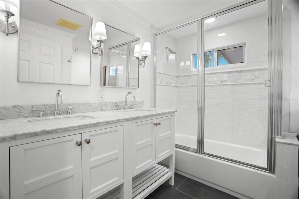 For Sale: $349,999 (2 beds, 2 baths, 1438 Square Feet)