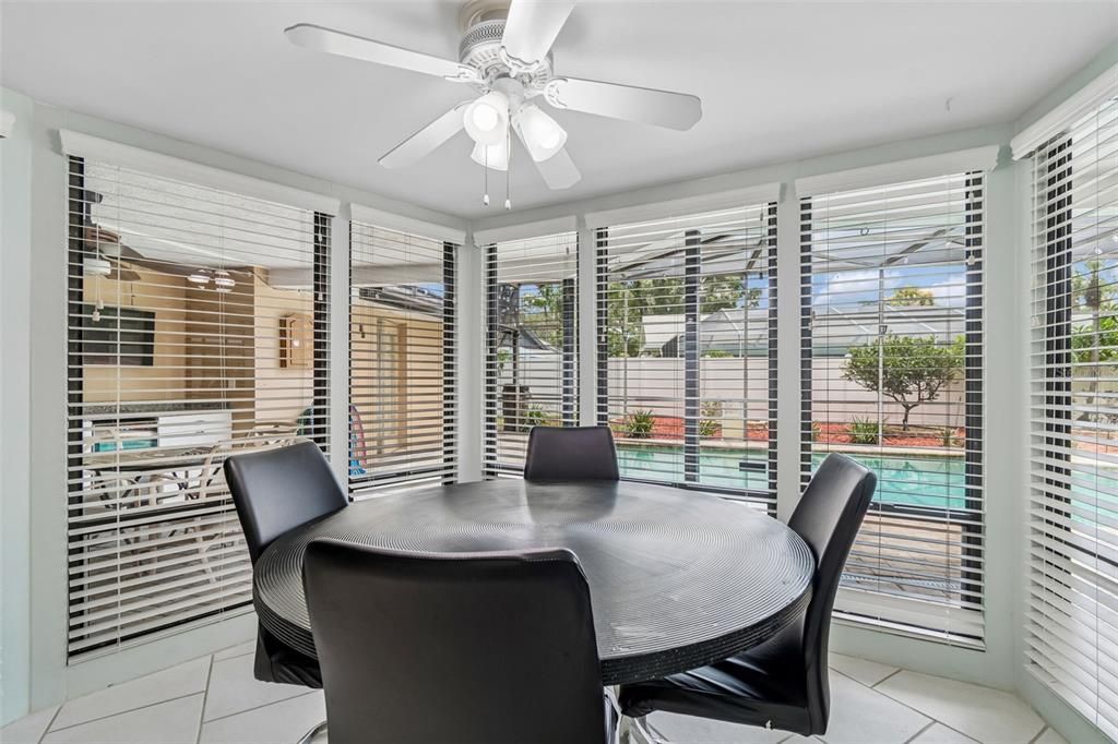 En Venta: $919,000 (4 camas, 3 baños, 2866 Pies cuadrados)