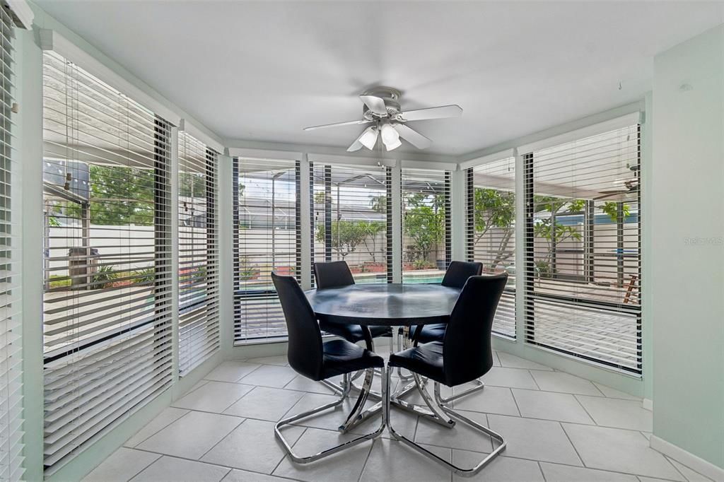 En Venta: $919,000 (4 camas, 3 baños, 2866 Pies cuadrados)