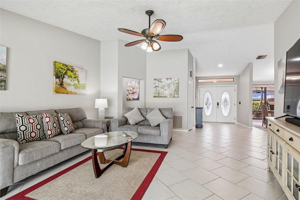 En Venta: $919,000 (4 camas, 3 baños, 2866 Pies cuadrados)