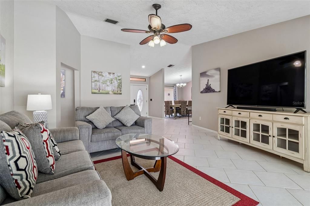 En Venta: $919,000 (4 camas, 3 baños, 2866 Pies cuadrados)