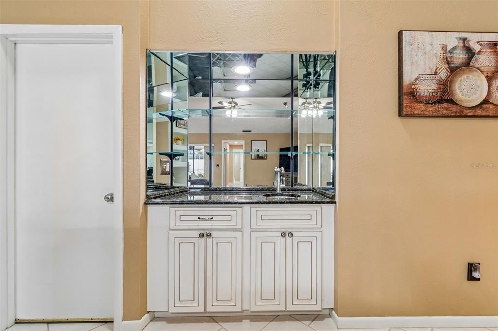 En Venta: $919,000 (4 camas, 3 baños, 2866 Pies cuadrados)
