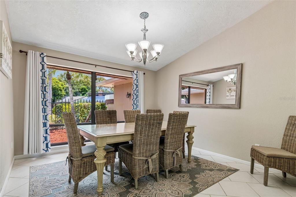 En Venta: $919,000 (4 camas, 3 baños, 2866 Pies cuadrados)
