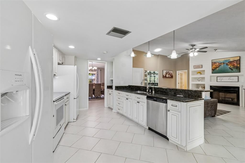 En Venta: $919,000 (4 camas, 3 baños, 2866 Pies cuadrados)
