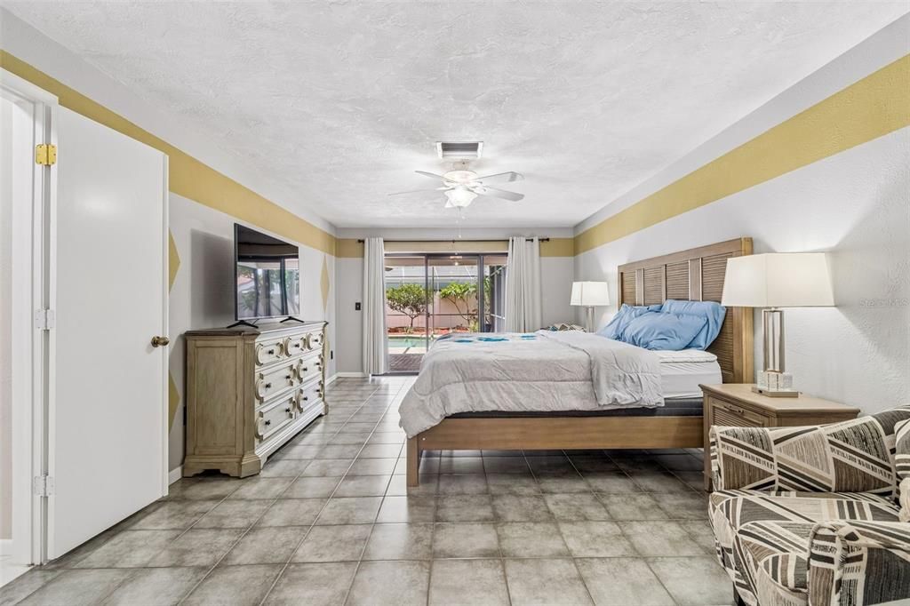 En Venta: $919,000 (4 camas, 3 baños, 2866 Pies cuadrados)