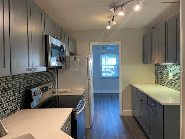 For Rent: $2,550 (2 beds, 2 baths, 1084 Square Feet)