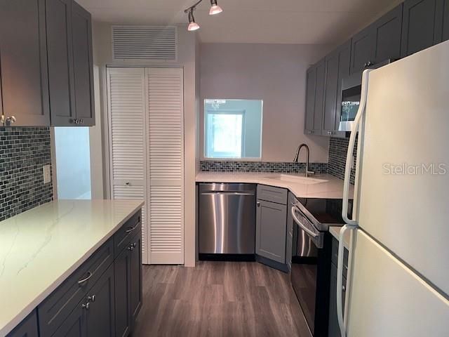 For Rent: $2,550 (2 beds, 2 baths, 1084 Square Feet)