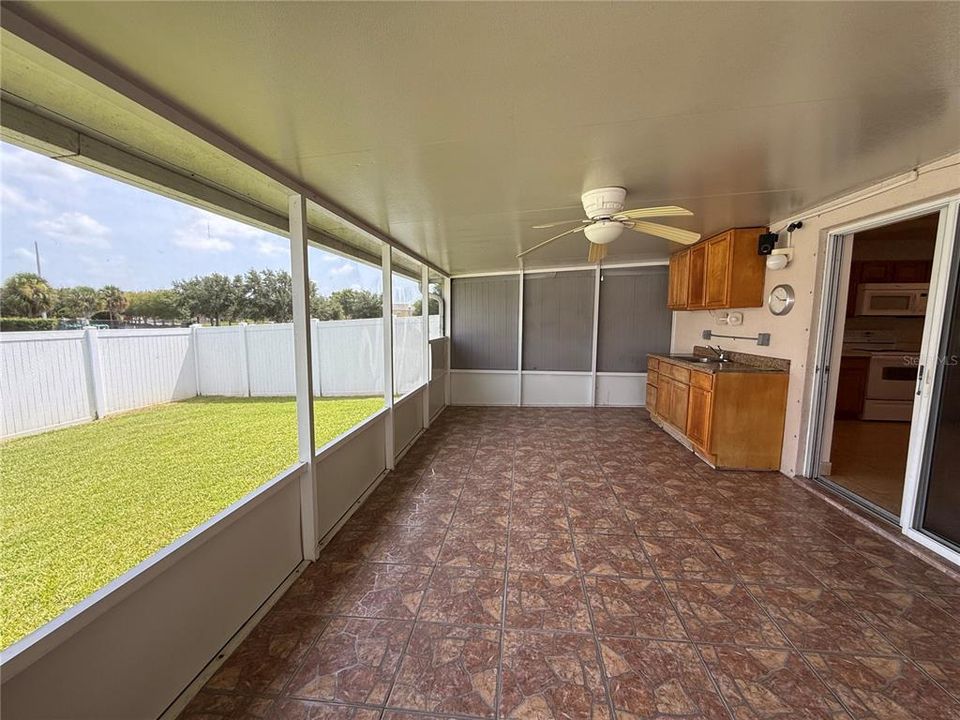 For Rent: $2,300 (3 beds, 2 baths, 1450 Square Feet)