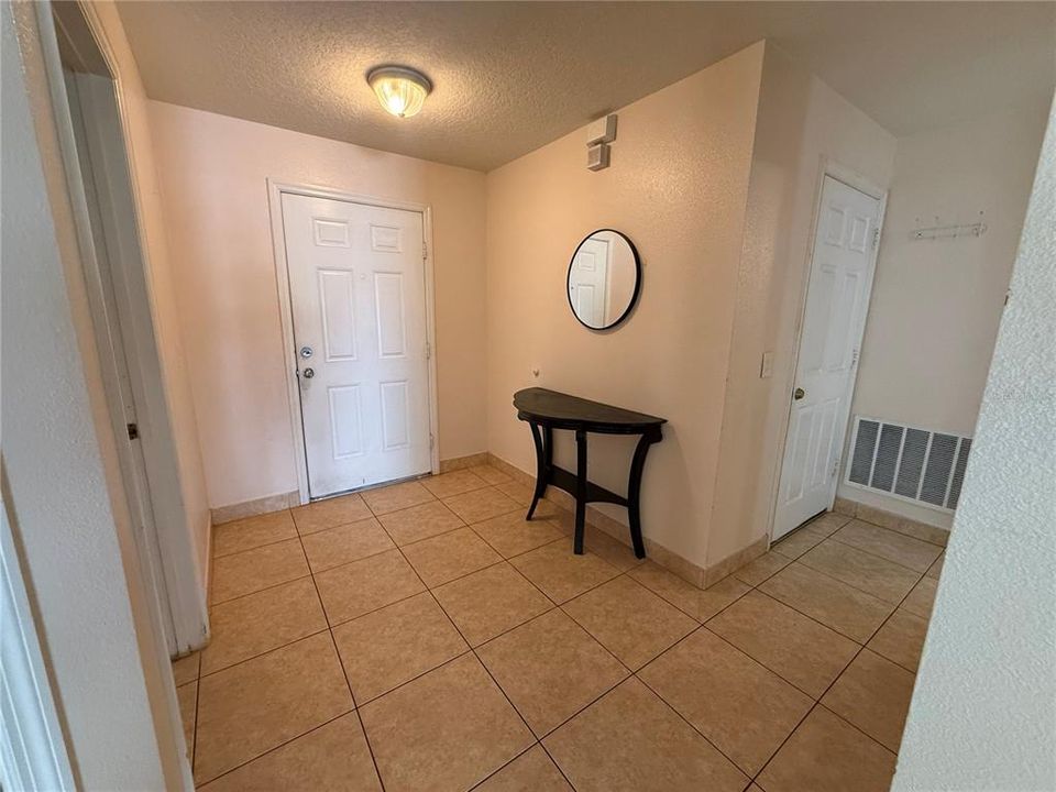 For Rent: $2,300 (3 beds, 2 baths, 1450 Square Feet)