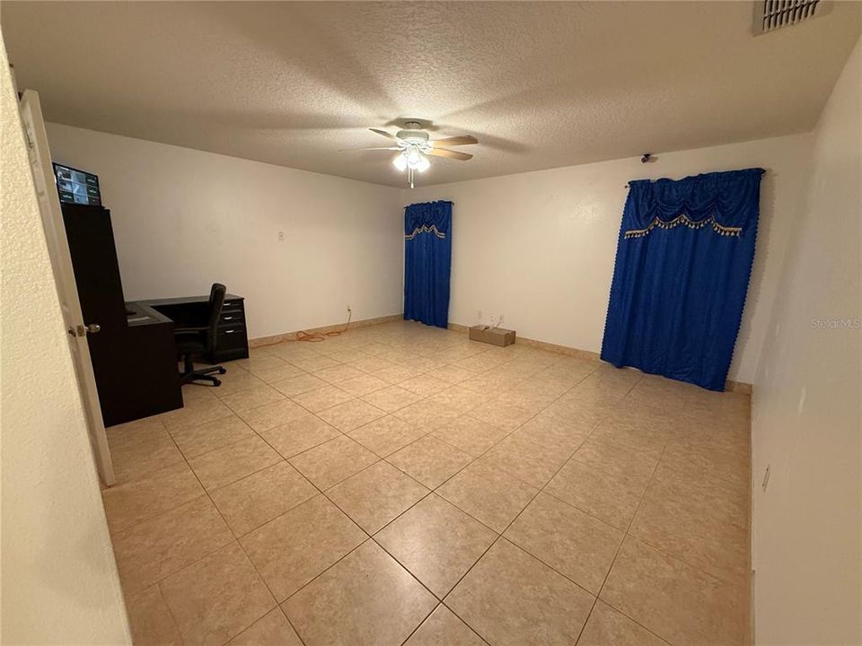 For Rent: $2,300 (3 beds, 2 baths, 1450 Square Feet)