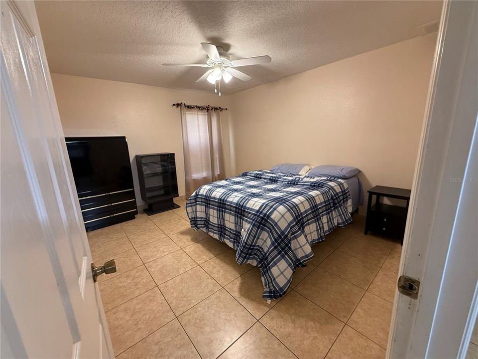 For Rent: $2,300 (3 beds, 2 baths, 1450 Square Feet)