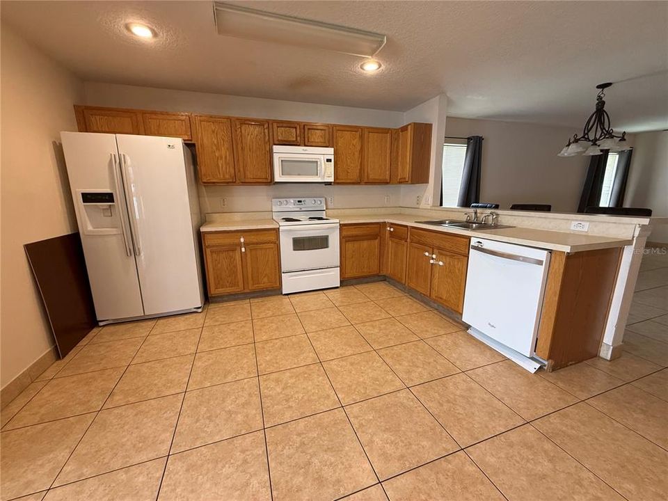 For Rent: $2,300 (3 beds, 2 baths, 1450 Square Feet)