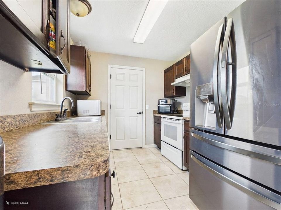 Activo con contrato: $235,000 (3 camas, 2 baños, 1087 Pies cuadrados)
