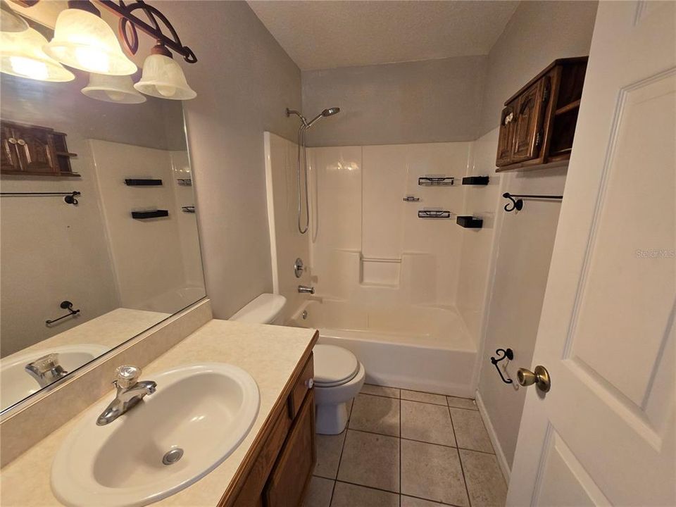 Active With Contract: $225,000 (3 beds, 2 baths, 1172 Square Feet)