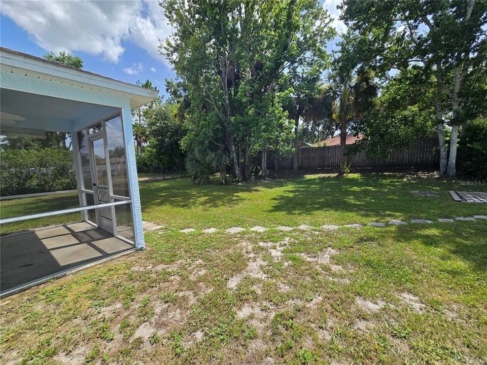 Active With Contract: $225,000 (3 beds, 2 baths, 1172 Square Feet)