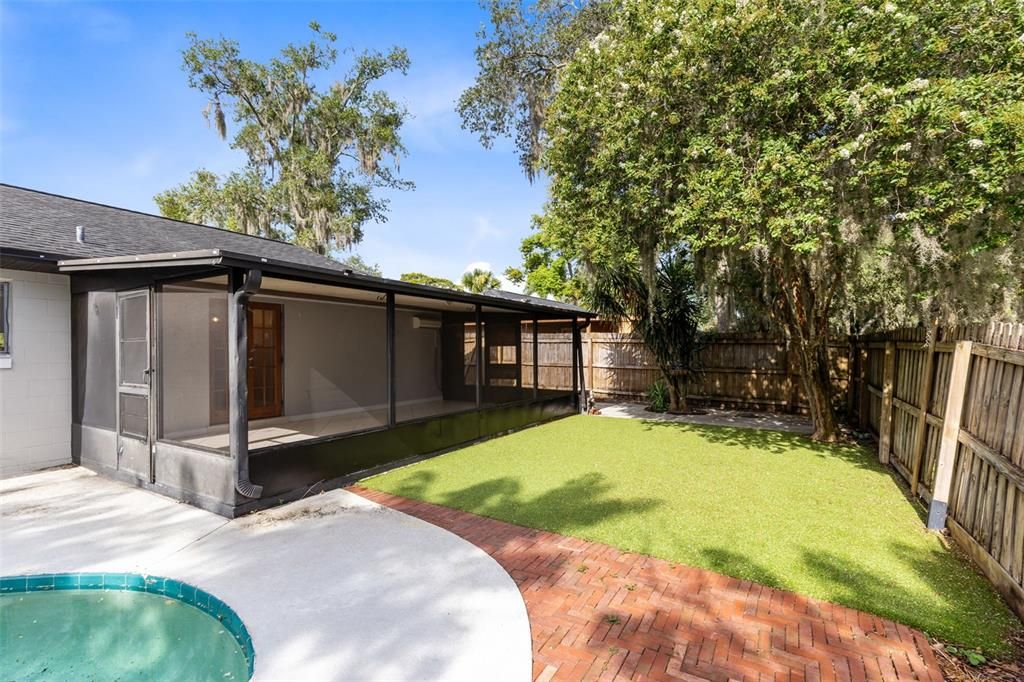 For Sale: $349,900 (3 beds, 2 baths, 1185 Square Feet)