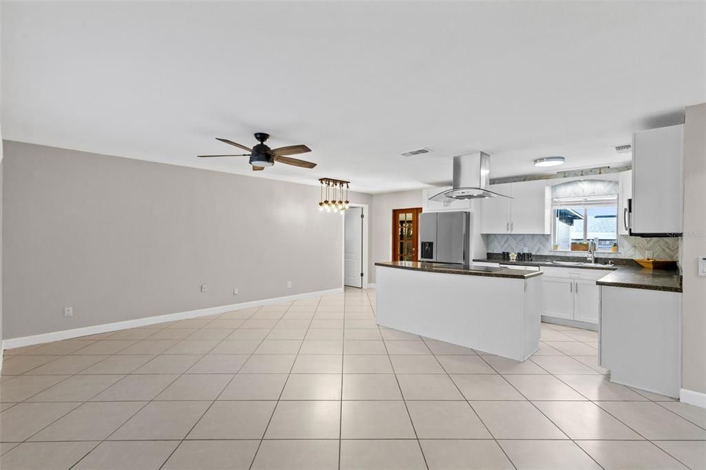 For Sale: $349,900 (3 beds, 2 baths, 1185 Square Feet)