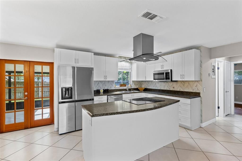 For Sale: $349,900 (3 beds, 2 baths, 1185 Square Feet)