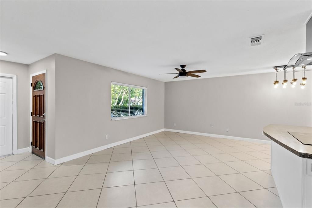 For Sale: $349,900 (3 beds, 2 baths, 1185 Square Feet)