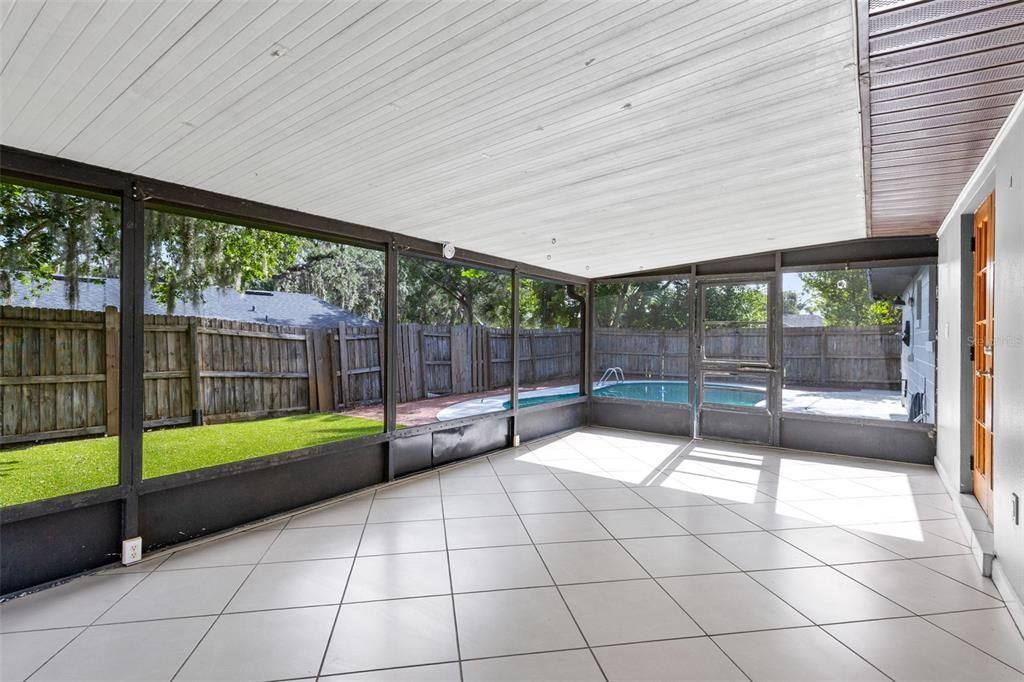 For Sale: $349,900 (3 beds, 2 baths, 1185 Square Feet)