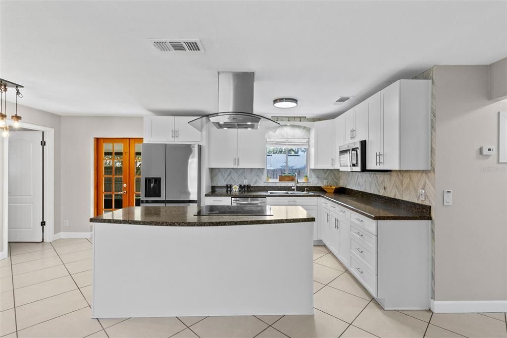 For Sale: $349,900 (3 beds, 2 baths, 1185 Square Feet)