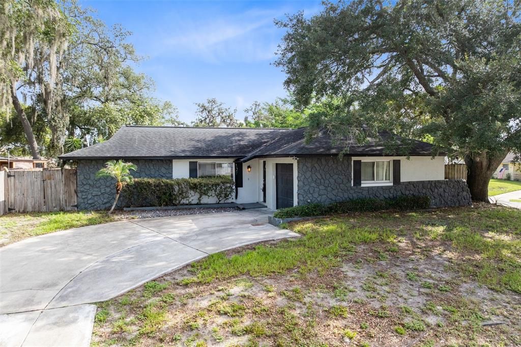 For Sale: $349,900 (3 beds, 2 baths, 1185 Square Feet)