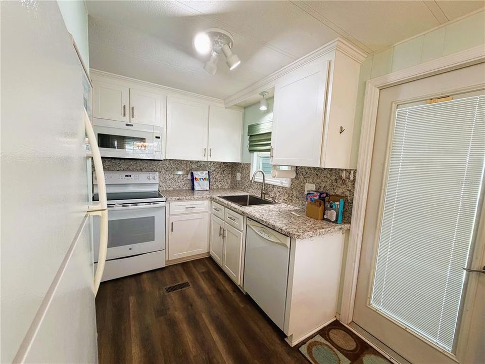 На продажу: $135,000 (2 спален, 2 ванн, 1008 Квадратных фут)