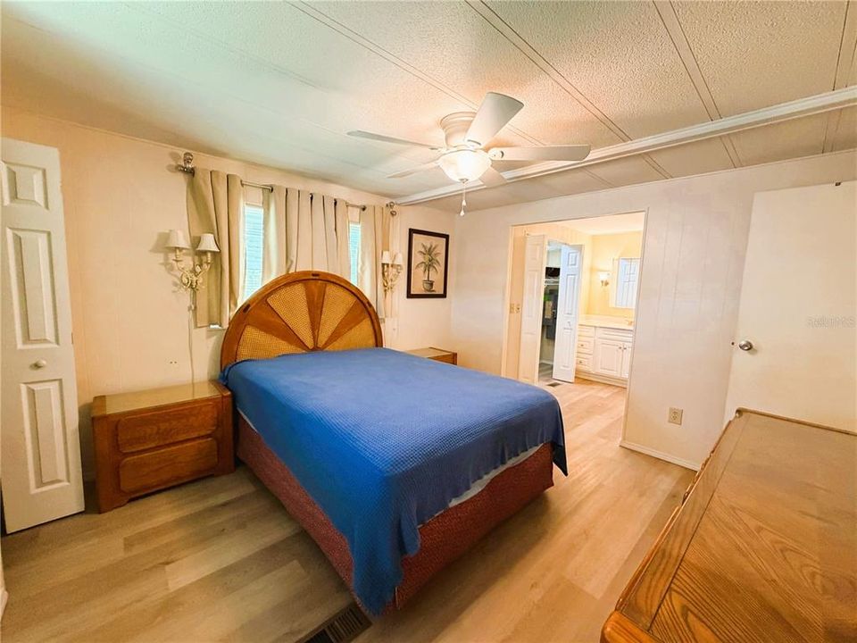 На продажу: $135,000 (2 спален, 2 ванн, 1008 Квадратных фут)