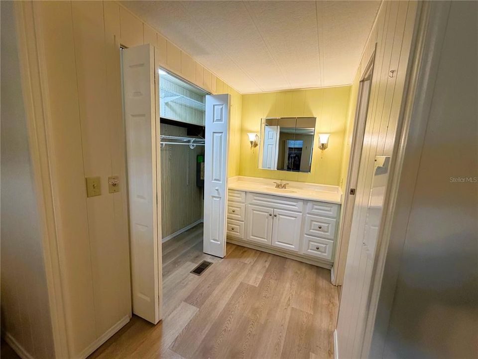 На продажу: $135,000 (2 спален, 2 ванн, 1008 Квадратных фут)