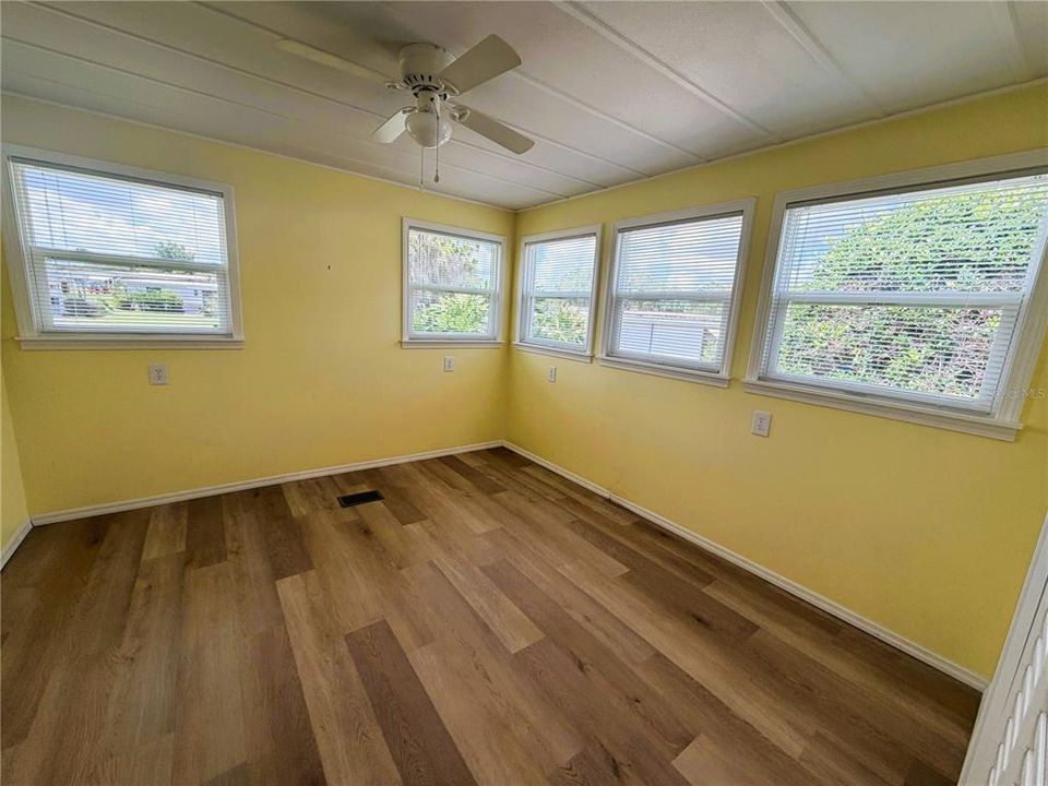 На продажу: $135,000 (2 спален, 2 ванн, 1008 Квадратных фут)