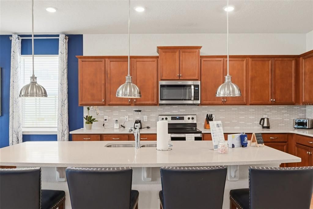En Venta: $639,000 (8 camas, 6 baños, 4025 Pies cuadrados)