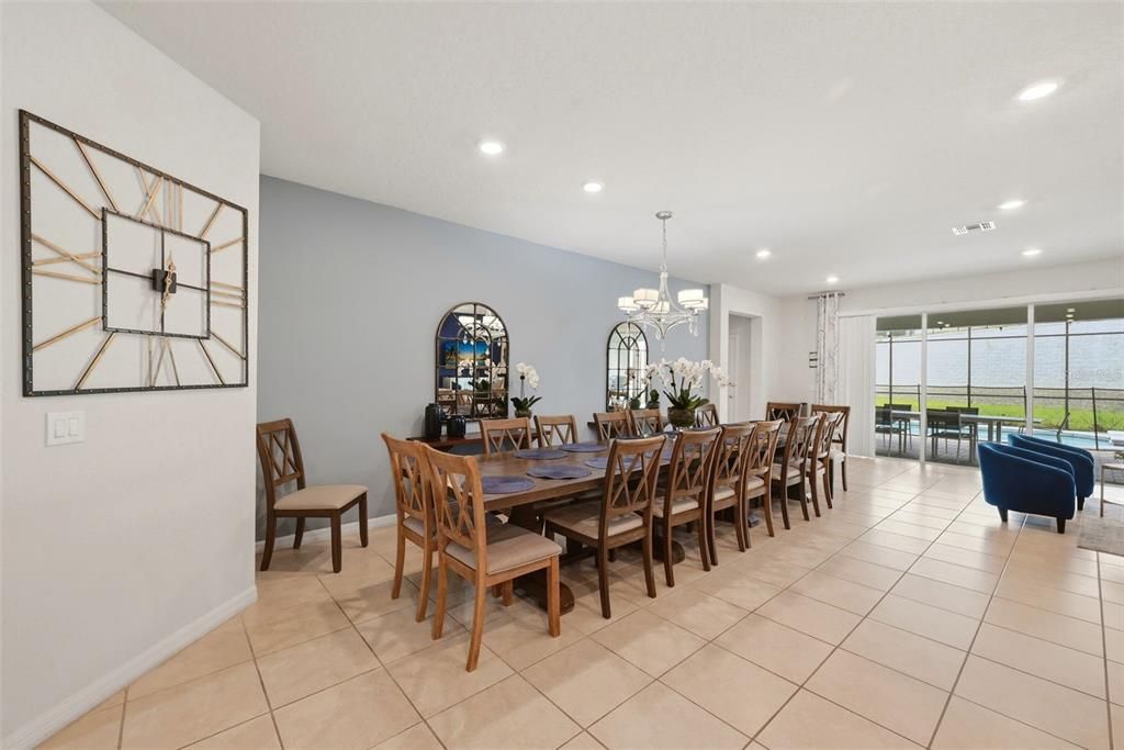 En Venta: $639,000 (8 camas, 6 baños, 4025 Pies cuadrados)
