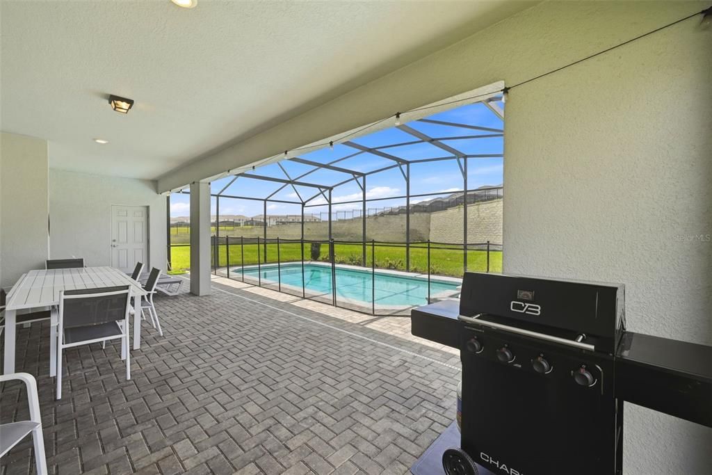 En Venta: $639,000 (8 camas, 6 baños, 4025 Pies cuadrados)