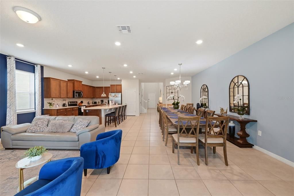 En Venta: $639,000 (8 camas, 6 baños, 4025 Pies cuadrados)