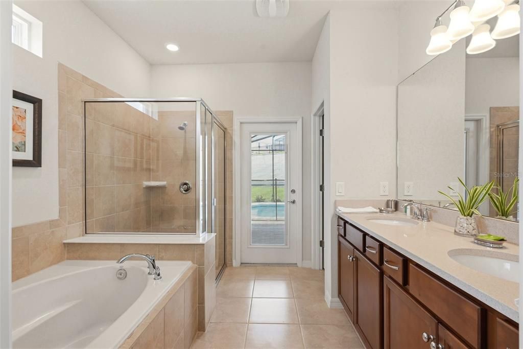 En Venta: $639,000 (8 camas, 6 baños, 4025 Pies cuadrados)