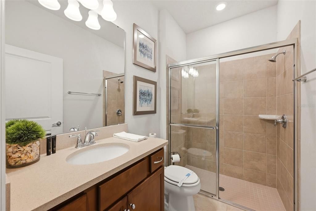 En Venta: $639,000 (8 camas, 6 baños, 4025 Pies cuadrados)
