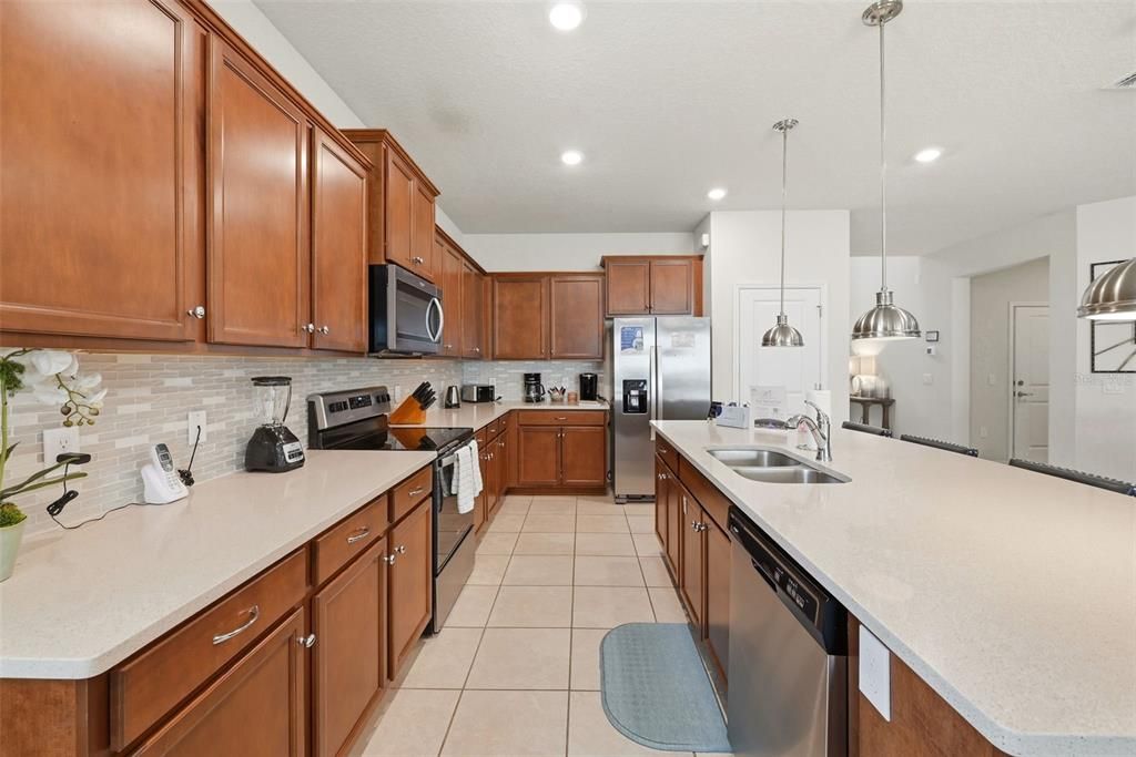 En Venta: $639,000 (8 camas, 6 baños, 4025 Pies cuadrados)